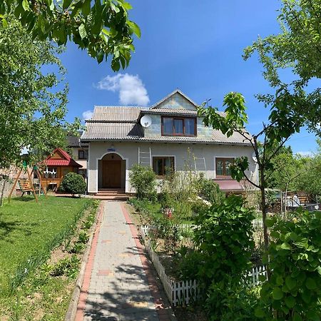 Guest House Viktoria 야렘체 외부 사진